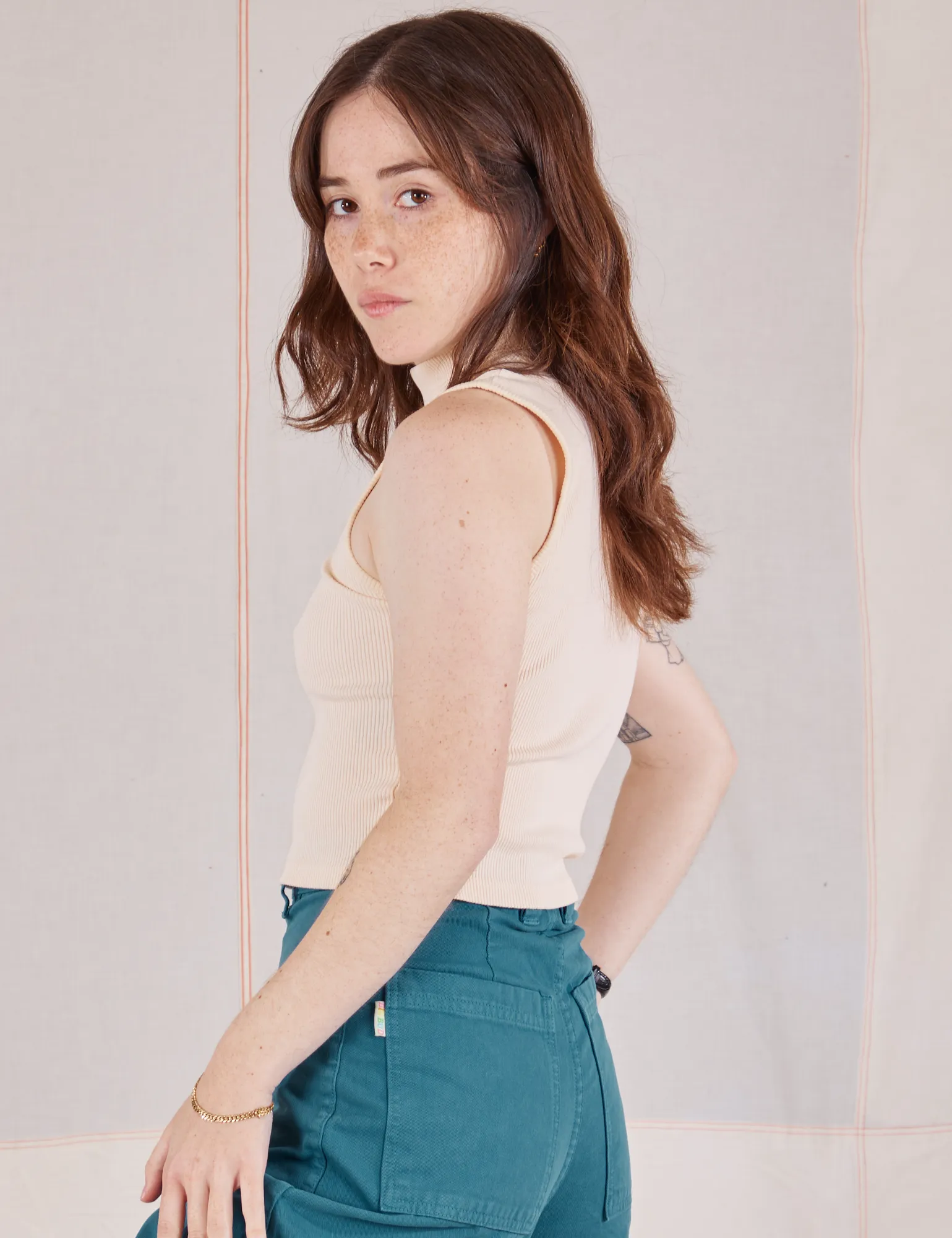 Sleeveless Essential Turtleneck - Vintage Tee Off-White